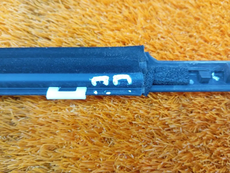 Молдинг стекла