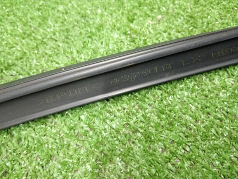 Уплотнитель стекла двери