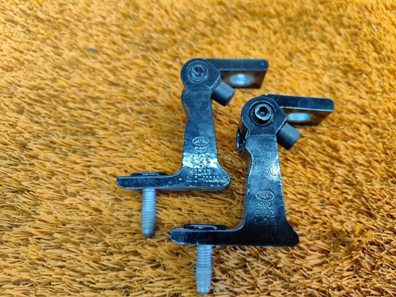 Петля двери