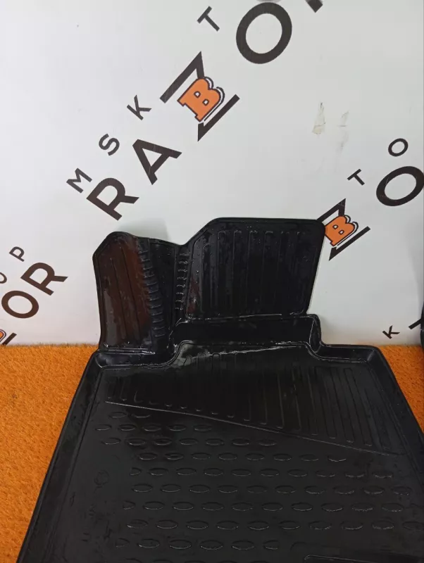 Коврик салона