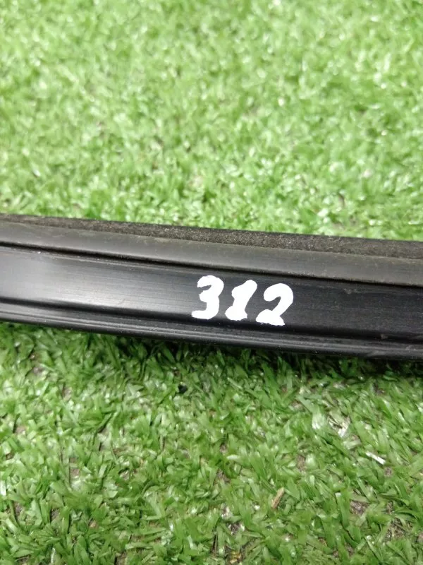 Уплотнитель стекла двери