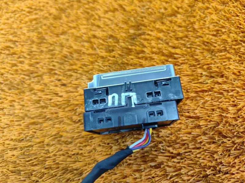 Кнопка стеклоподъемника