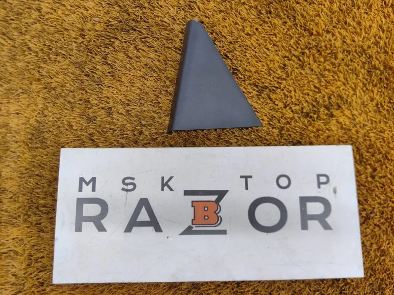 Уголок двери