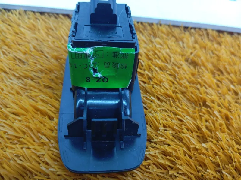 Кнопка стеклоподъемника