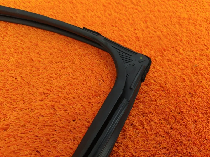 Уплотнитель стекла двери