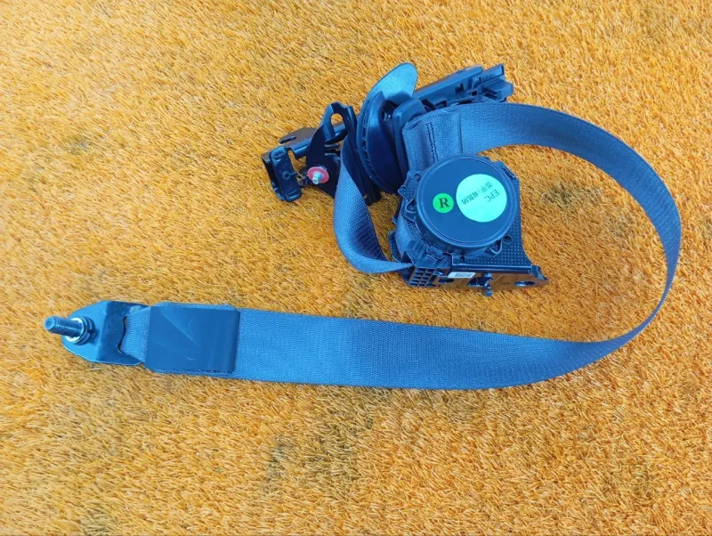 Ремень безопасности