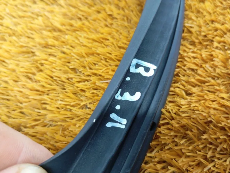 Уплотнитель проема двери