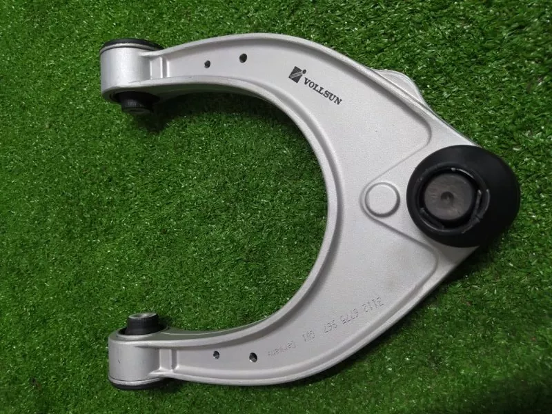 Рычаг подвески верхний