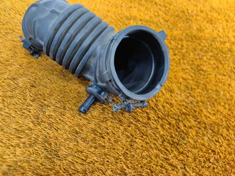 Патрубок воздушного фильтра