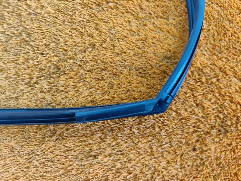 Уплотнитель стекла двери