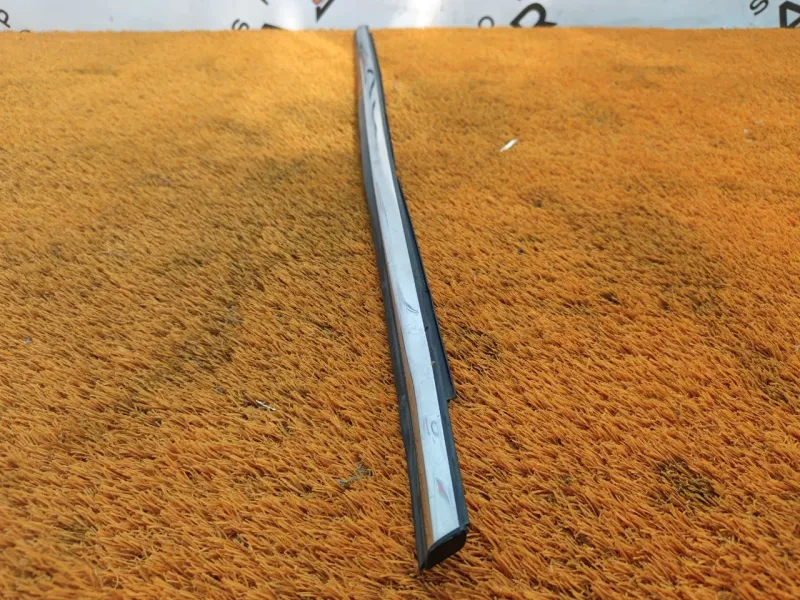 Молдинг стекла