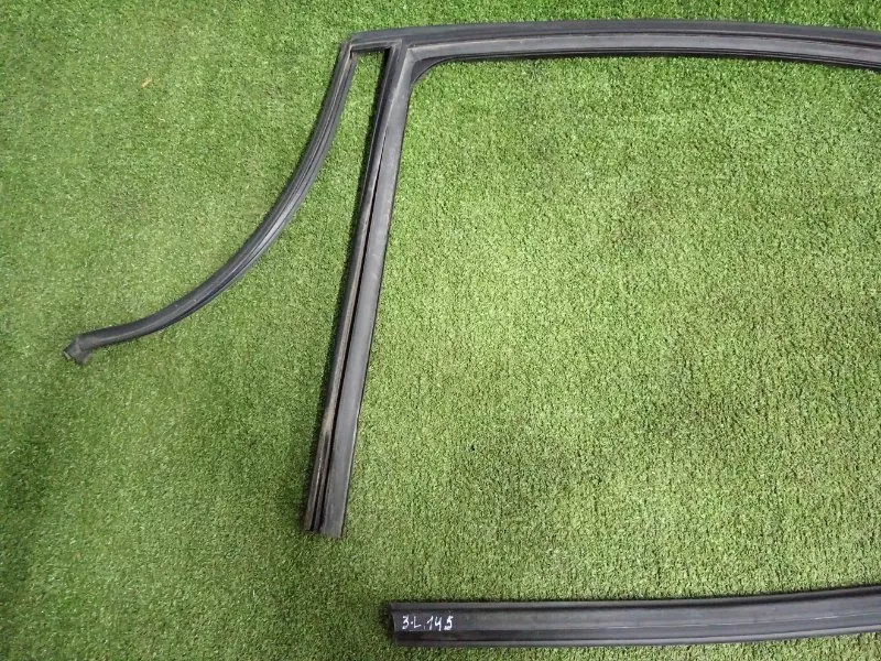 Уплотнитель стекла двери