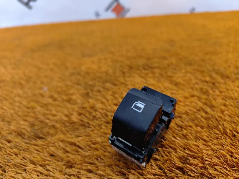 Кнопка стеклоподъемника