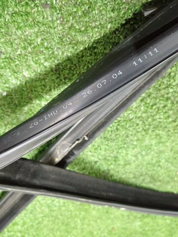 Уплотнитель стекла двери