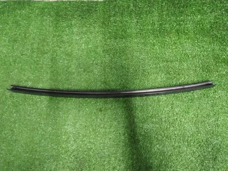 Направляющая стекла двери