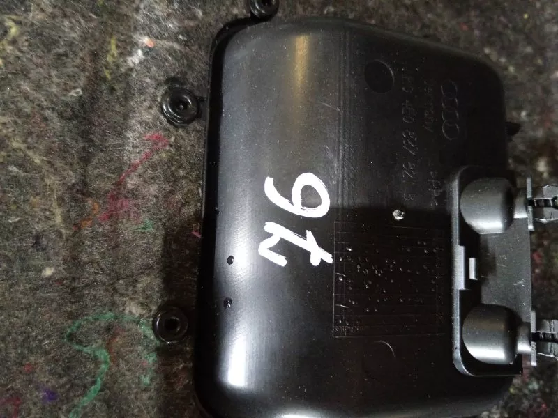 Обшивка крышки багажника Audi A6 2010 4G5867975A C7