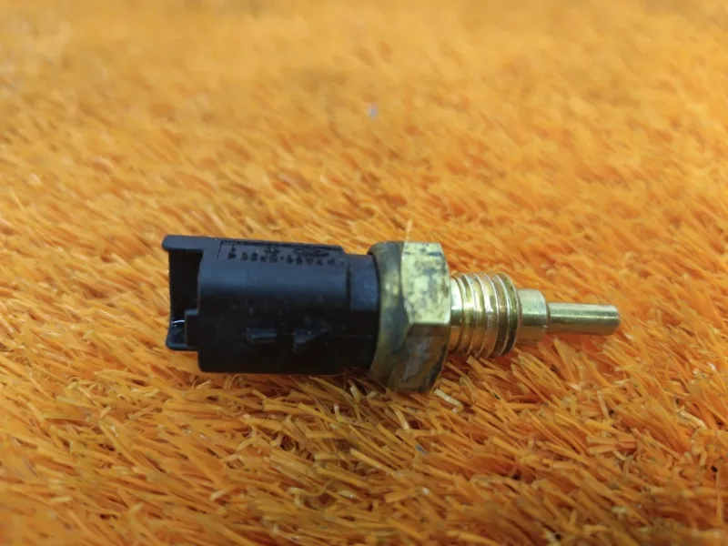 Датчик температуры охлаждающей жидкости