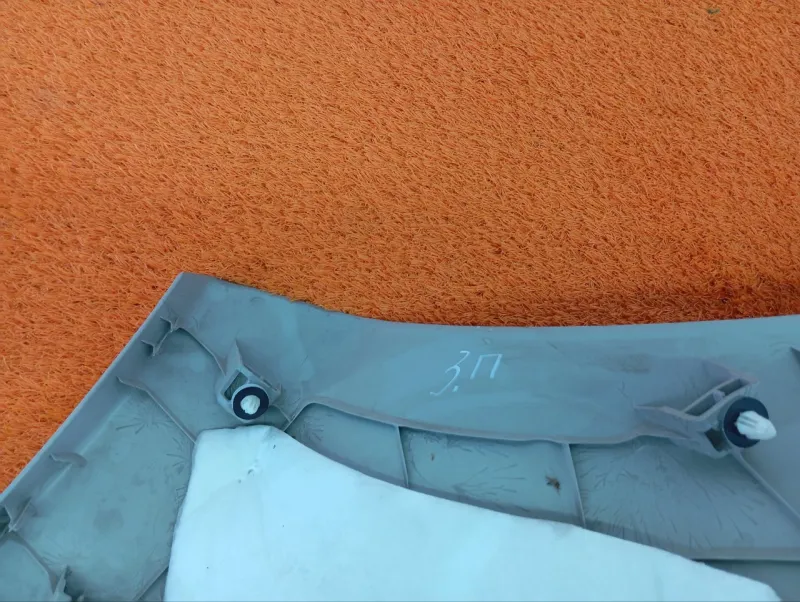 Накладка на стойку кузова