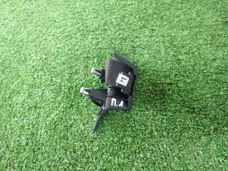 Накладка крепления зеркала