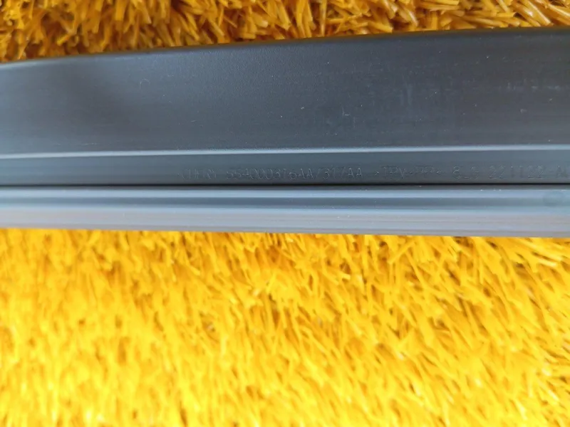 Уплотнитель стекла двери