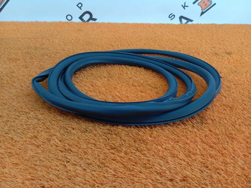 Уплотнитель проема двери