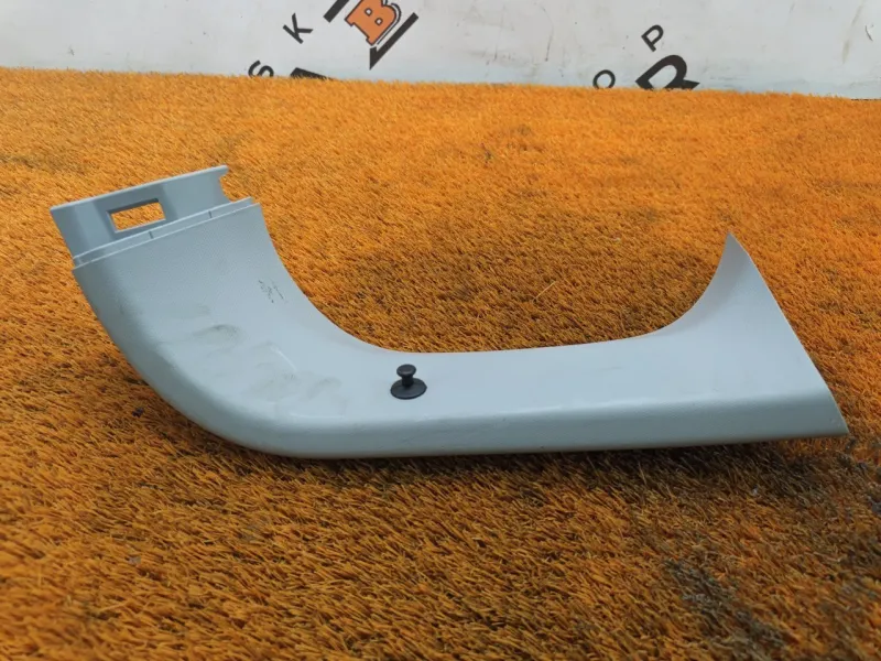 Обшивка двери багажника