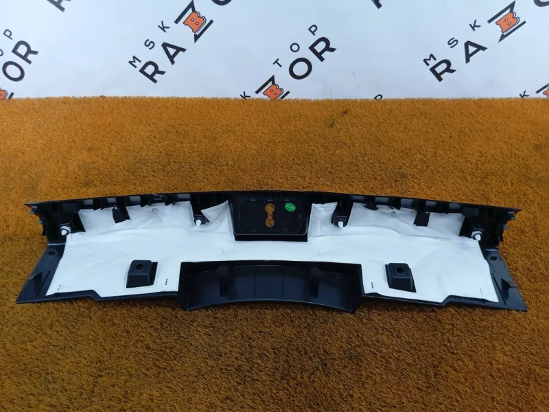 Накладка замка багажника