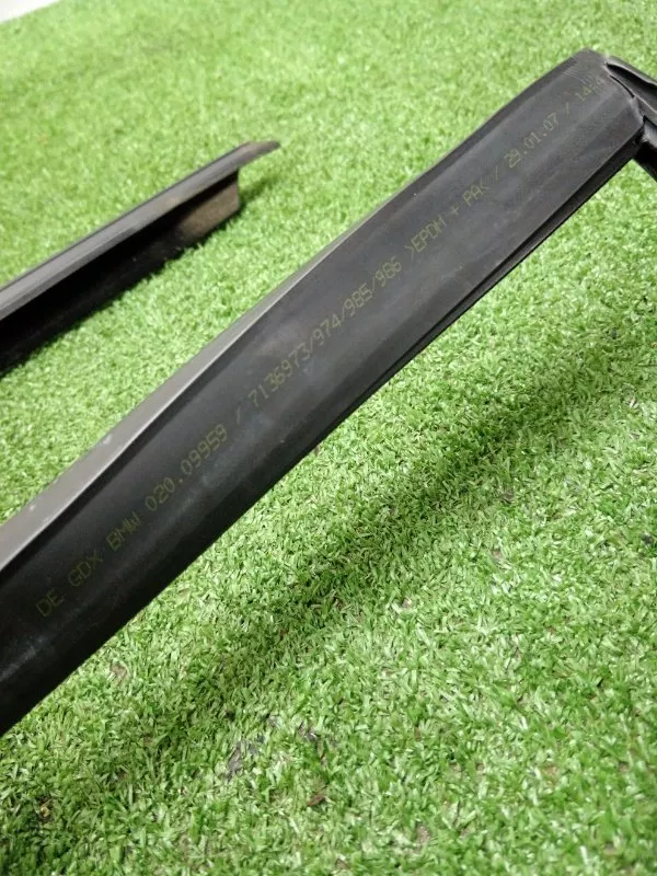 Уплотнитель стекла двери