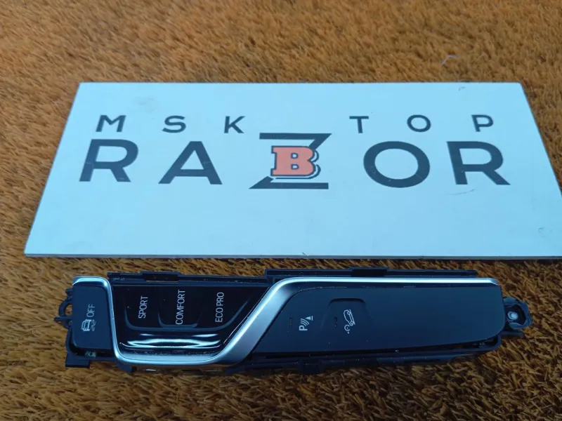 Панель управления в центральной консоли