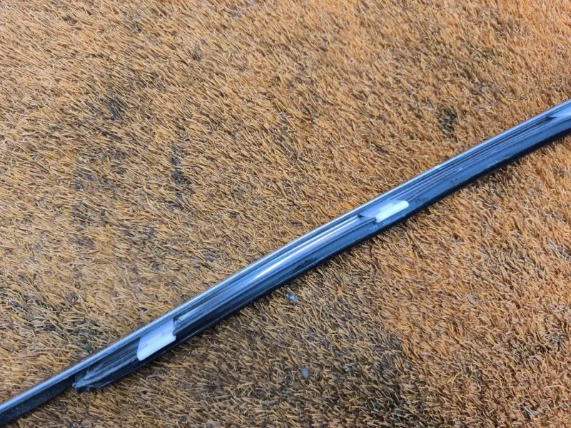 Молдинг стекла