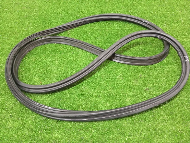 Уплотнитель багажника