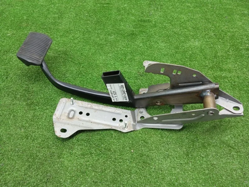 Педаль тормоза