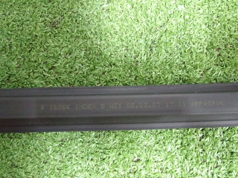 Уплотнитель стекла двери