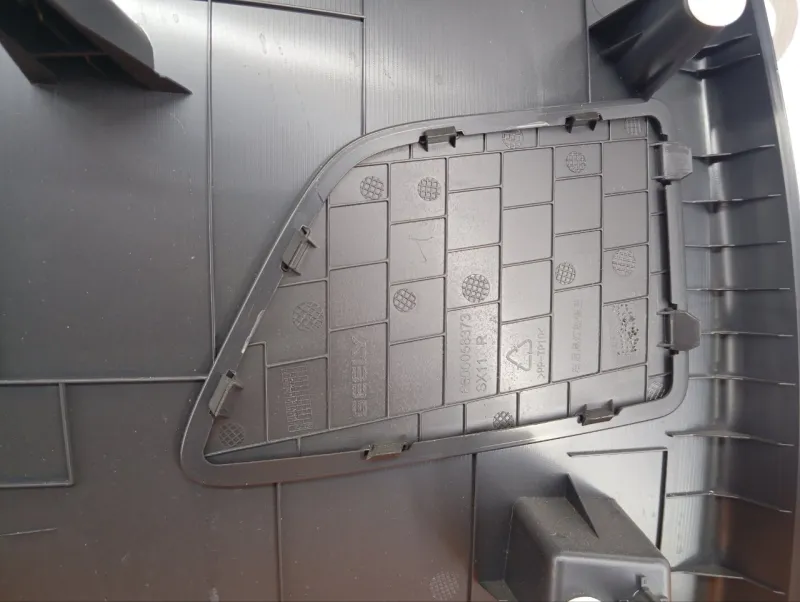 Обшивка двери багажника