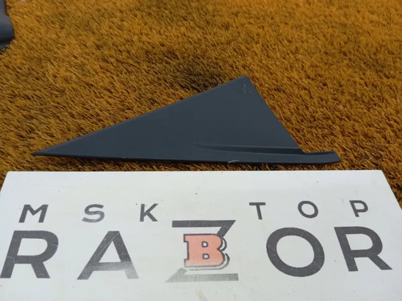 Уголок двери