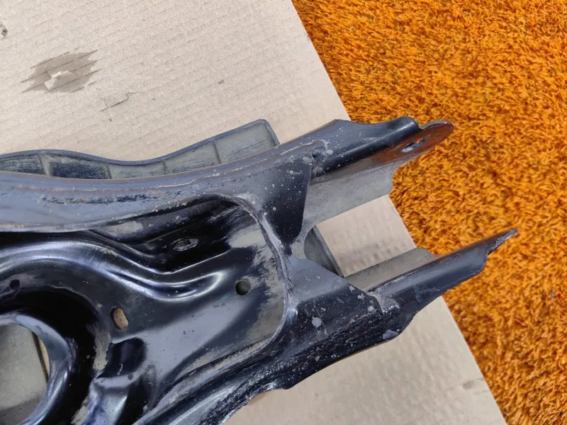 Рычаг подвески нижний