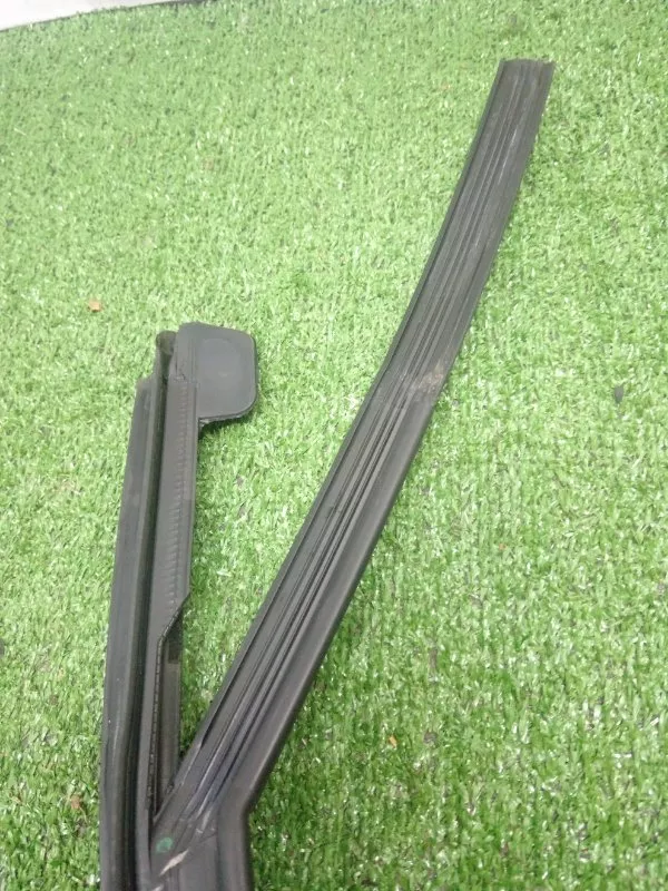 Уплотнитель стекла двери