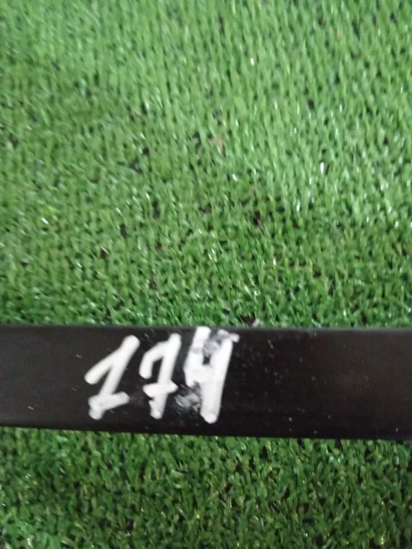 Направляющая стекла двери