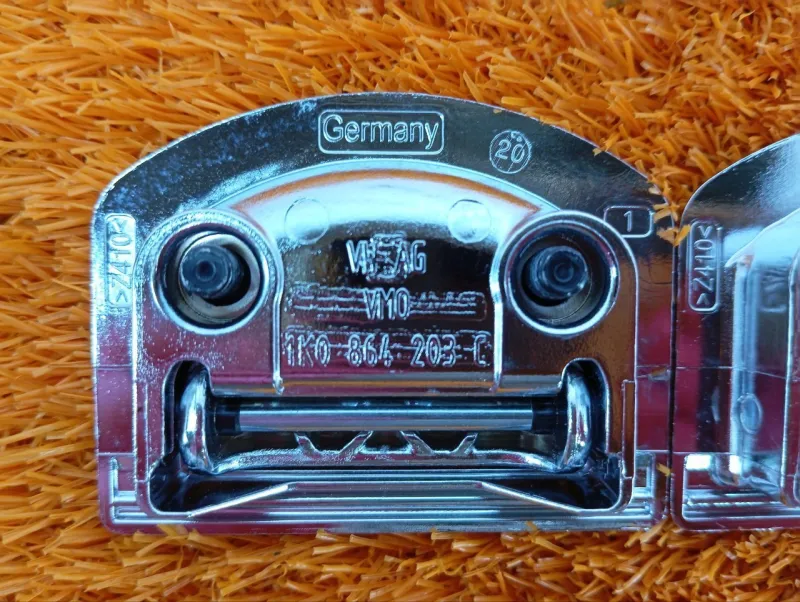 Петля багажника