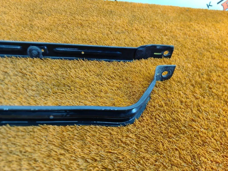 Крепление топливного бака (Кронштейн топливного бака)