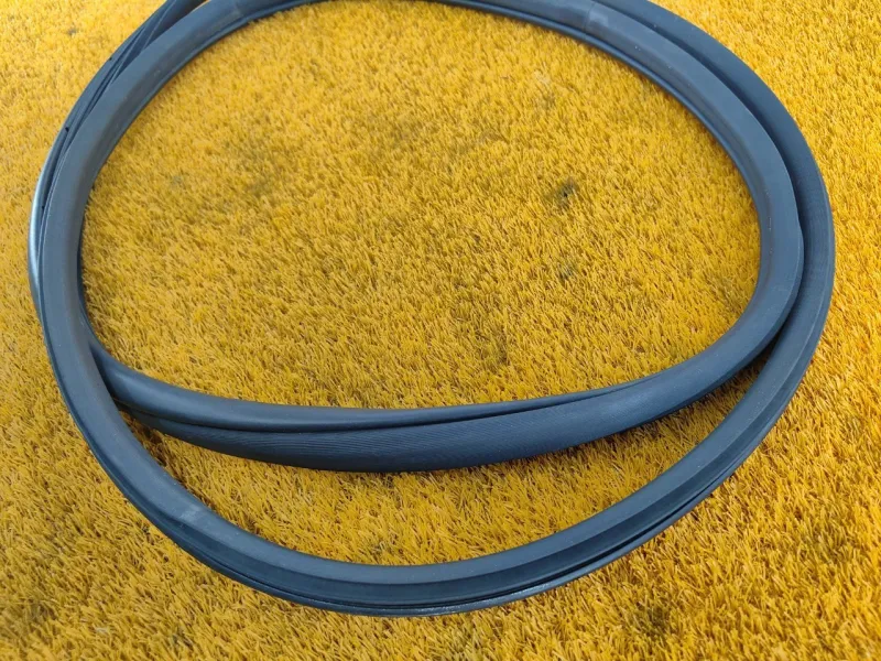 Уплотнитель проема двери