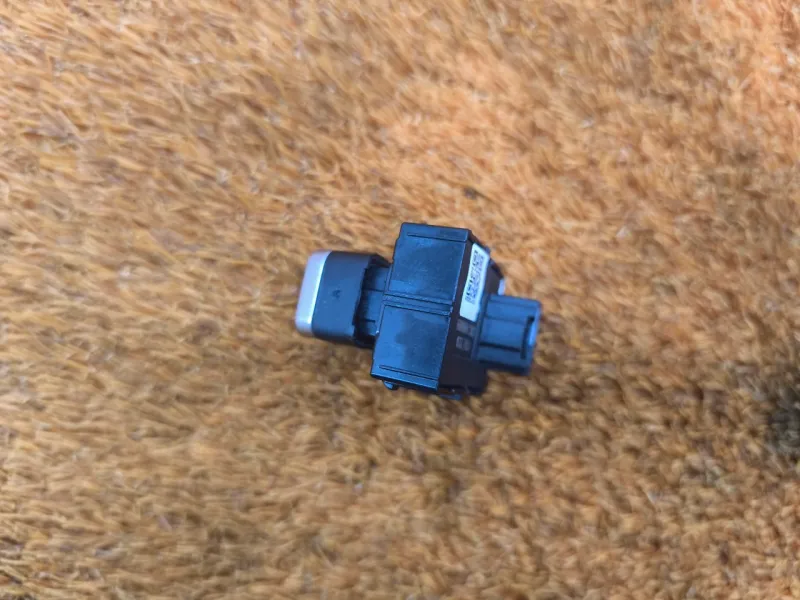 Кнопка стеклоподъемника