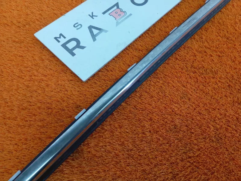 Молдинг стекла