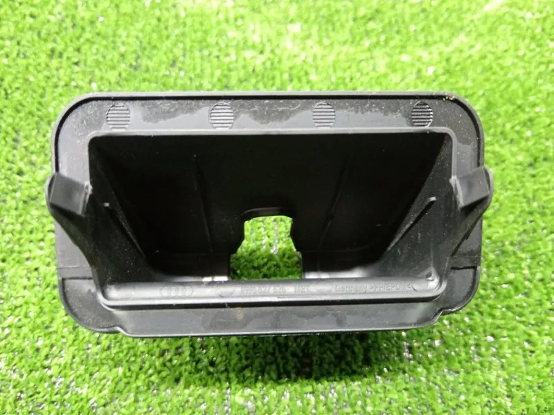 Накладка замка багажника