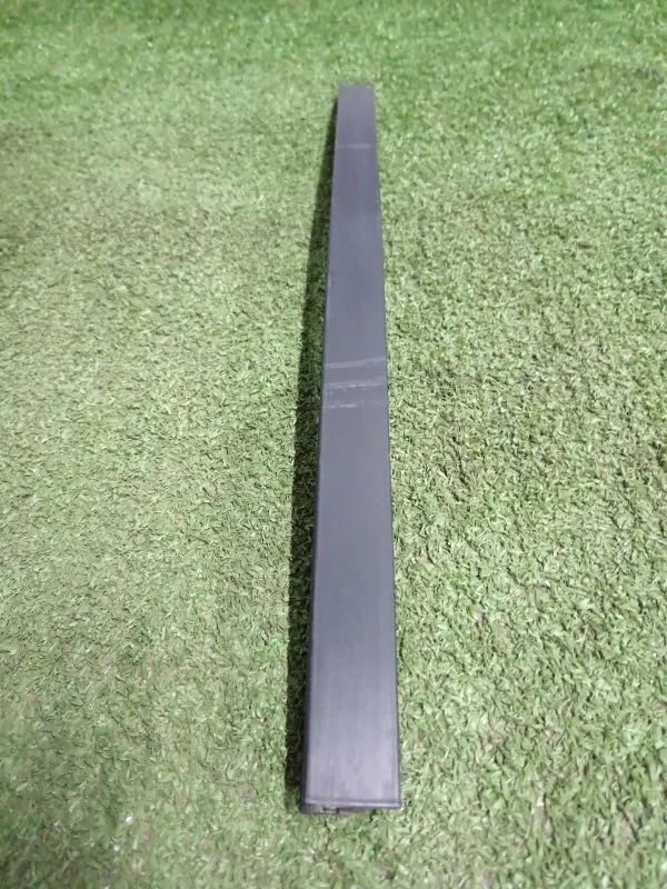 Направляющая стекла двери