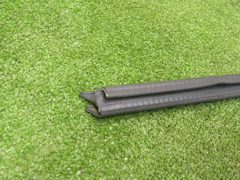 Уплотнитель стекла двери