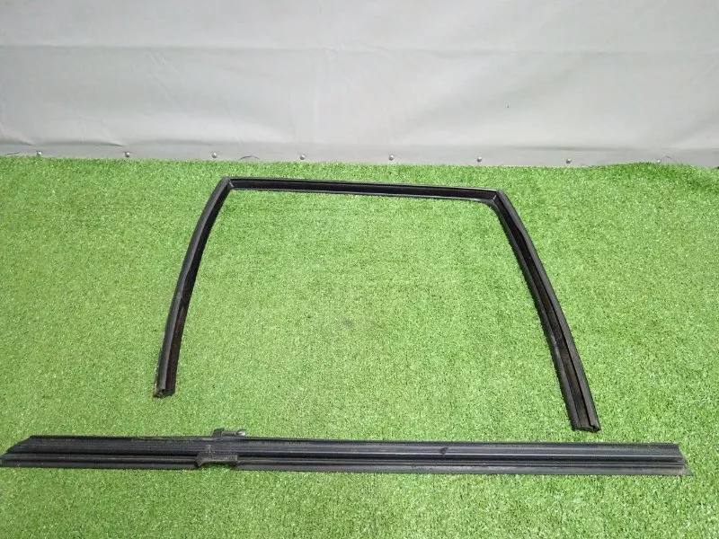 Уплотнитель стекла двери