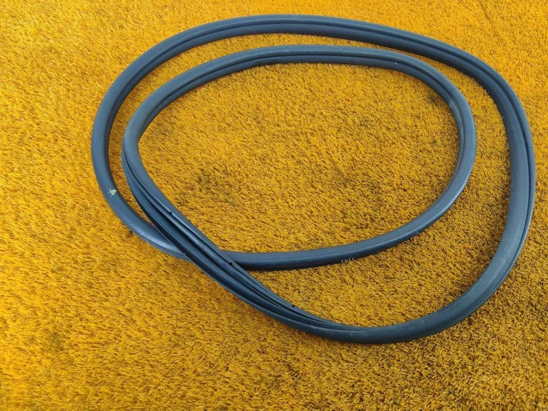 Уплотнитель проема двери