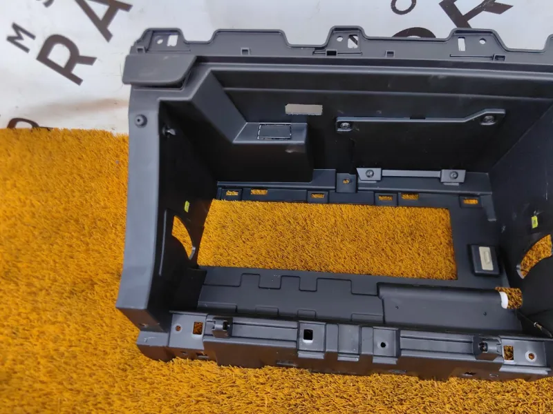 Накладка под бардачком