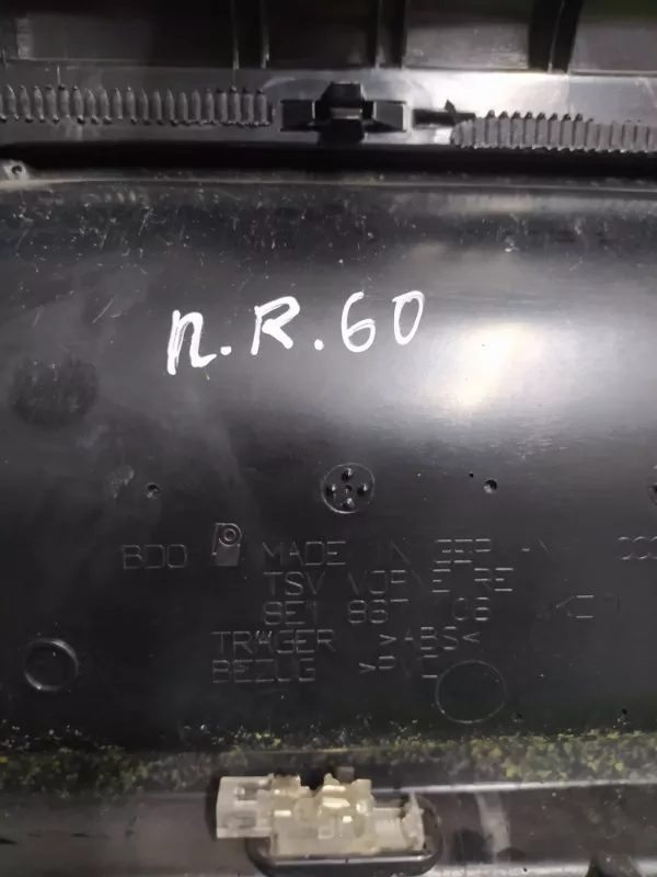 Обшивка двери Audi A4 2005 8E1867106В B7, передняя правая